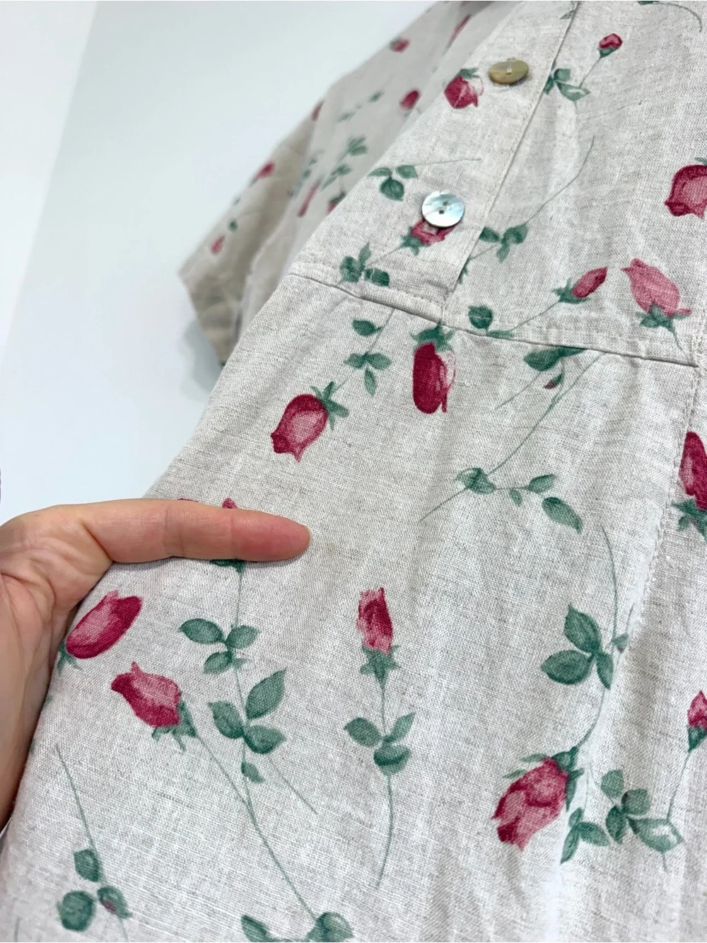 Sunbelt Vintage Beige Floral Shirt Dress with Red Rose Print linen